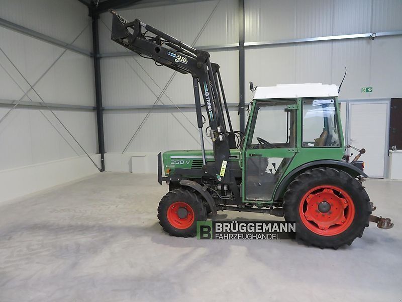 Fendt 250V mit Industriefrontlader
