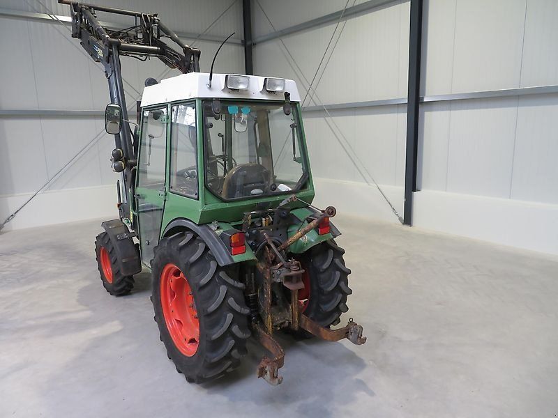 Fendt 250V mit Industriefrontlader