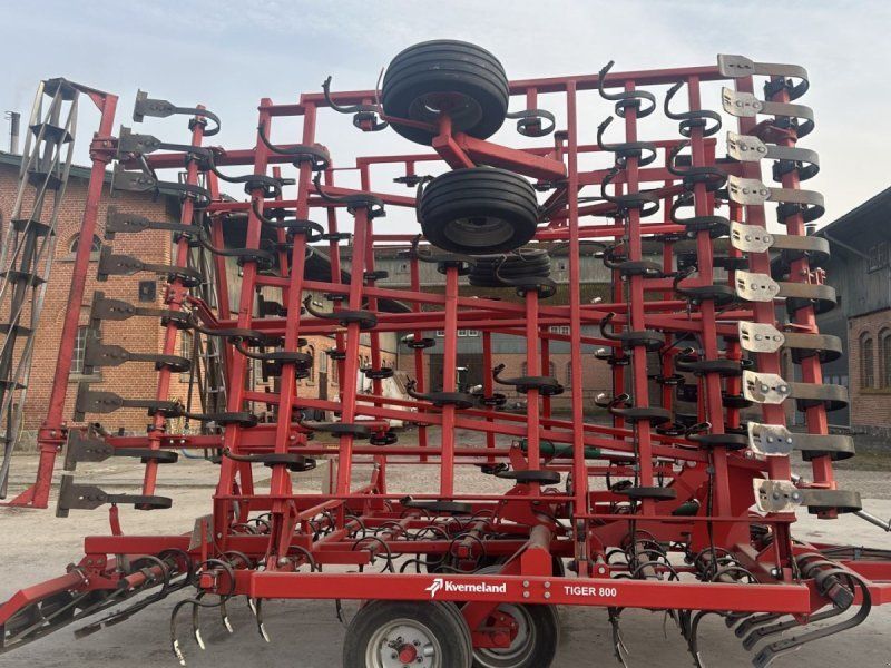 Kverneland Tiger 8 meter. Med rotorsmulrer. Årg. Met velholdt harve.