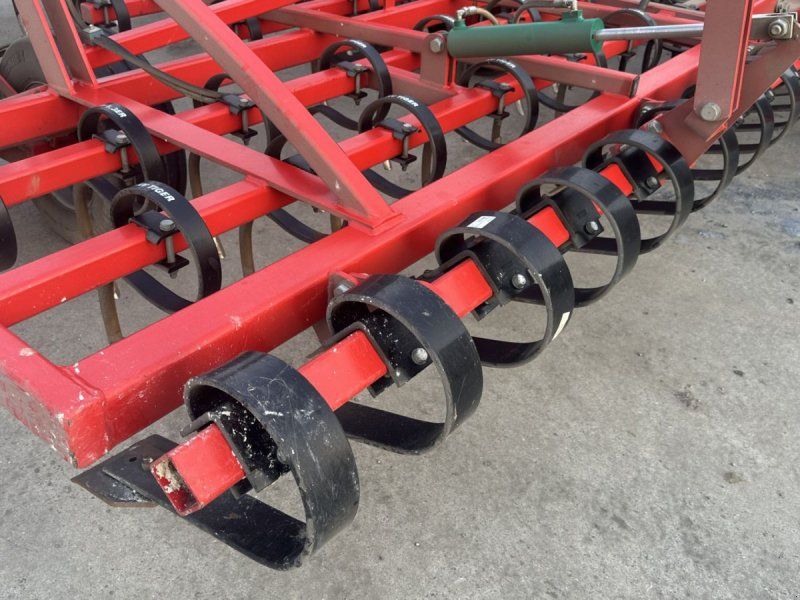 Kverneland Tiger 8 meter. Med rotorsmulrer. Årg. Met velholdt harve.