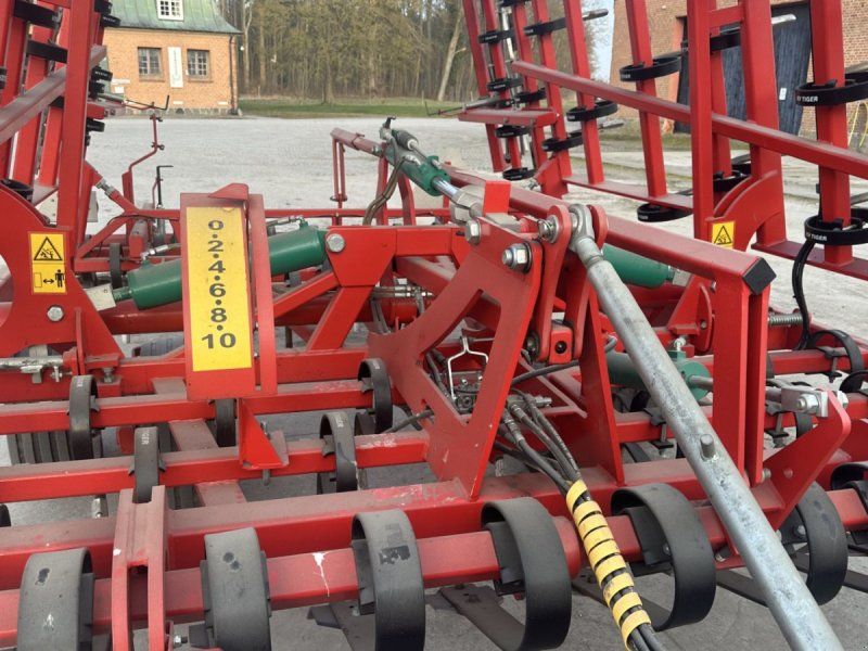 Kverneland Tiger 8 meter. Med rotorsmulrer. Årg. Met velholdt harve.