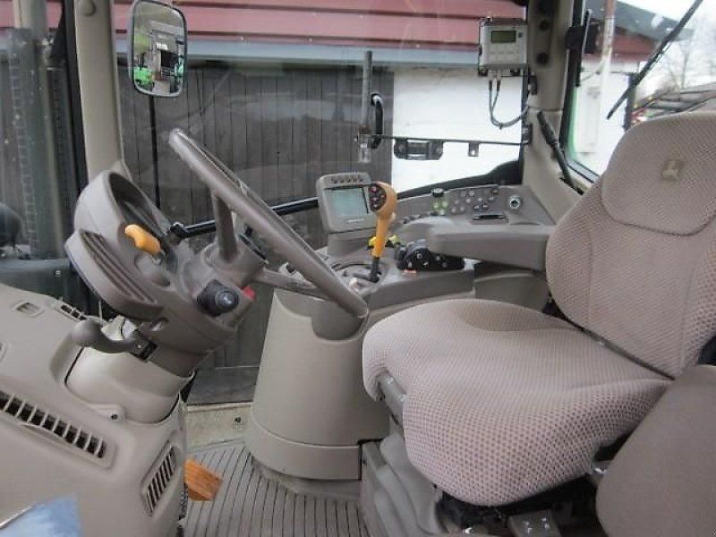 John Deere 7530