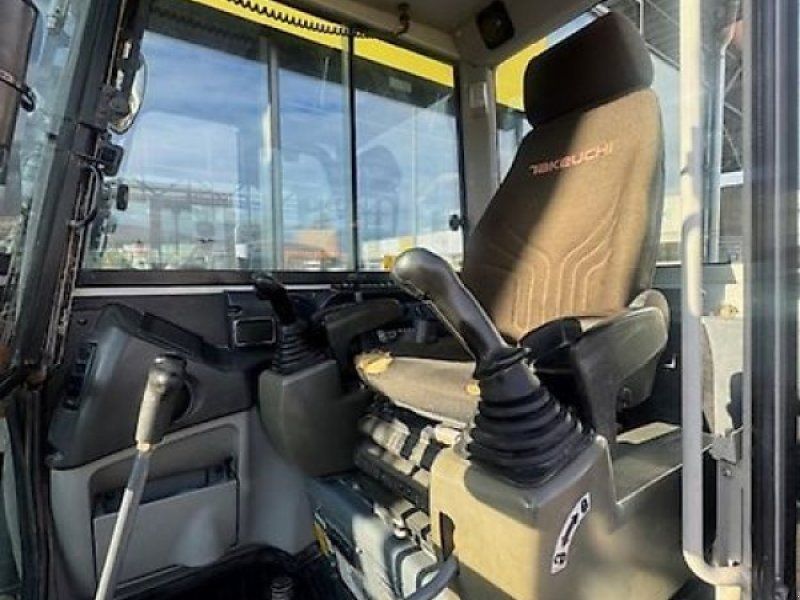 Takeuchi TB260 Kompaktbagger  Powertilt MS- Aufnahme