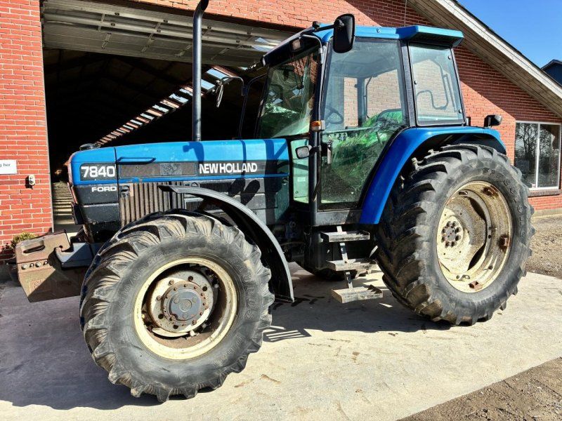 New Holland 7840
