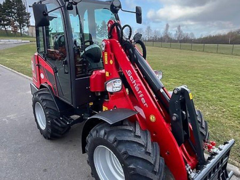 Schäffer 3650 mit Kabine