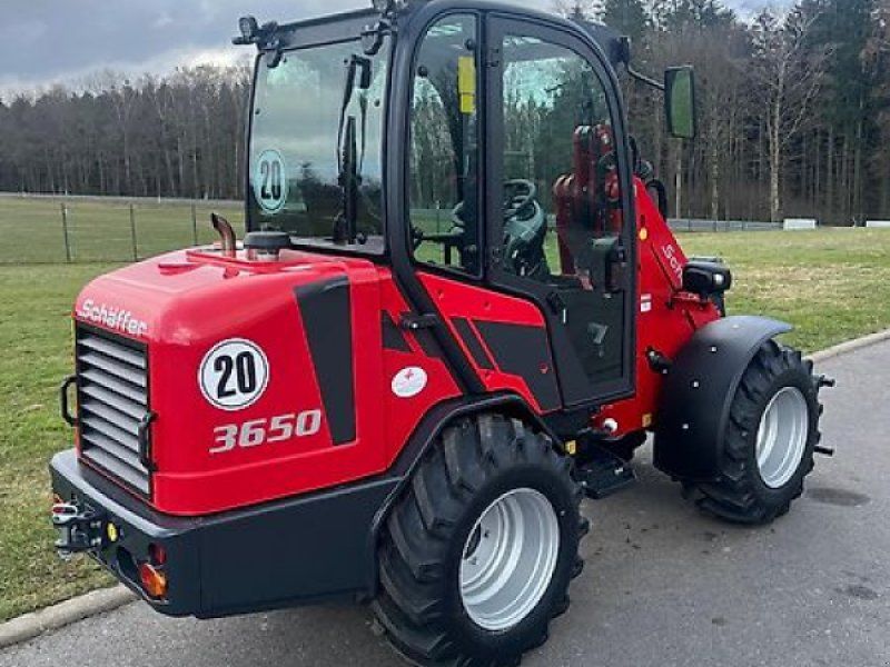 Schäffer 3650 mit Kabine