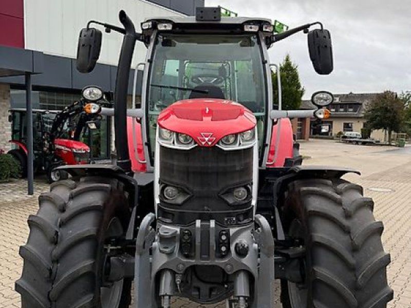 Massey Ferguson 6S.145 Dyna 6