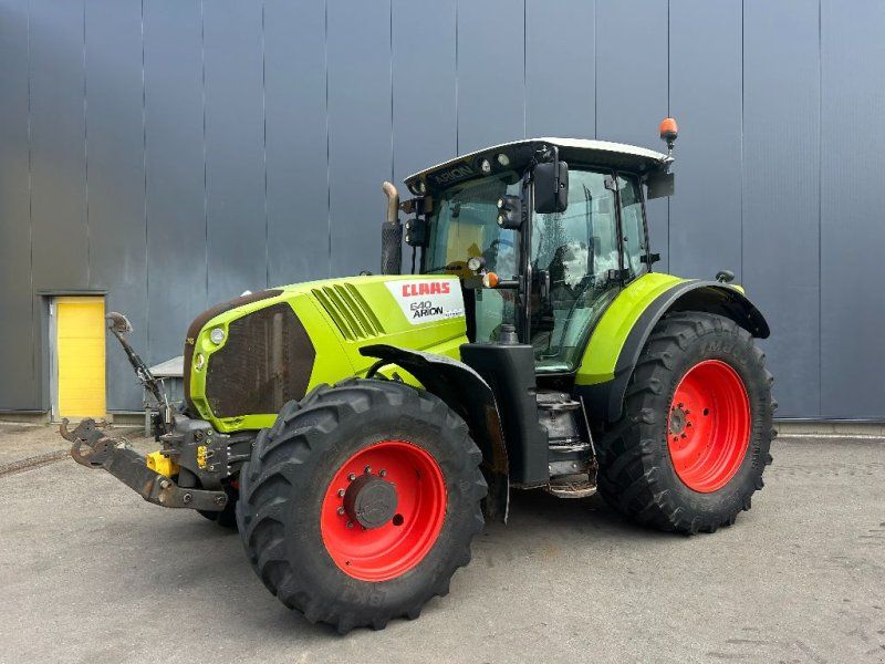 Claas ARION 640