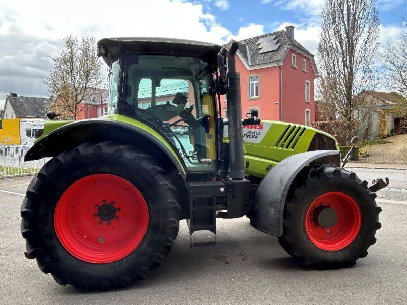 Claas ARION 640