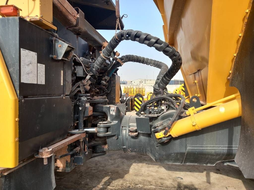 Komatsu HM400-3R (4 pcs available in Abu Dhabi)