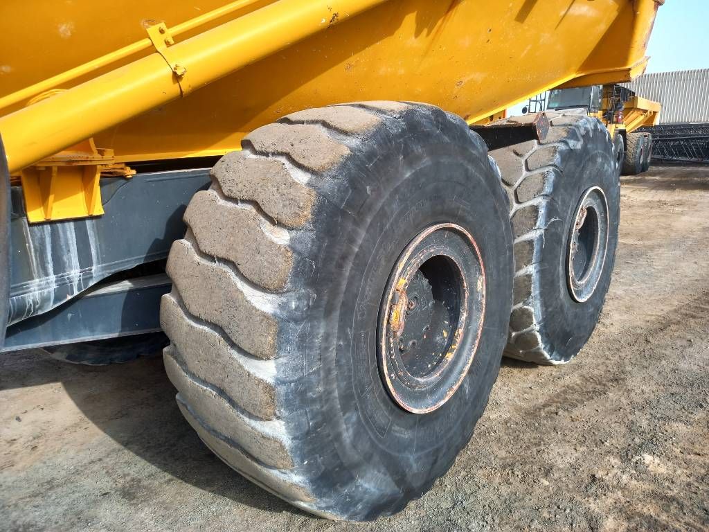 Komatsu HM400-3R (4 pcs available in Abu Dhabi)