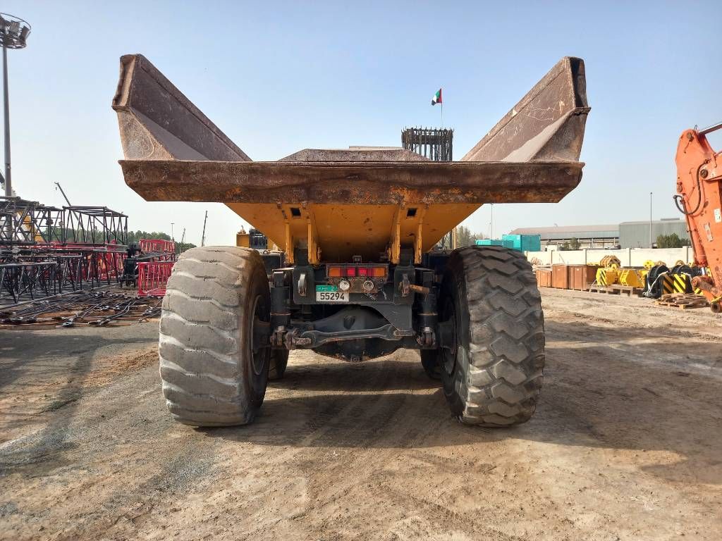 Komatsu HM400-3R (4 pcs available in Abu Dhabi)
