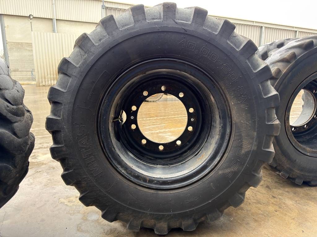 Bridgestone 1000 x 20 Set / 10.00 x 20: 4x2 Tyres