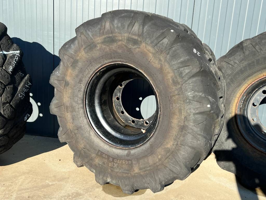 Michelin 445/70R19.5 incl. rim