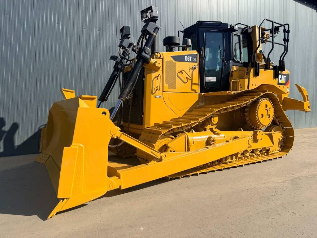 CAT D6T XL