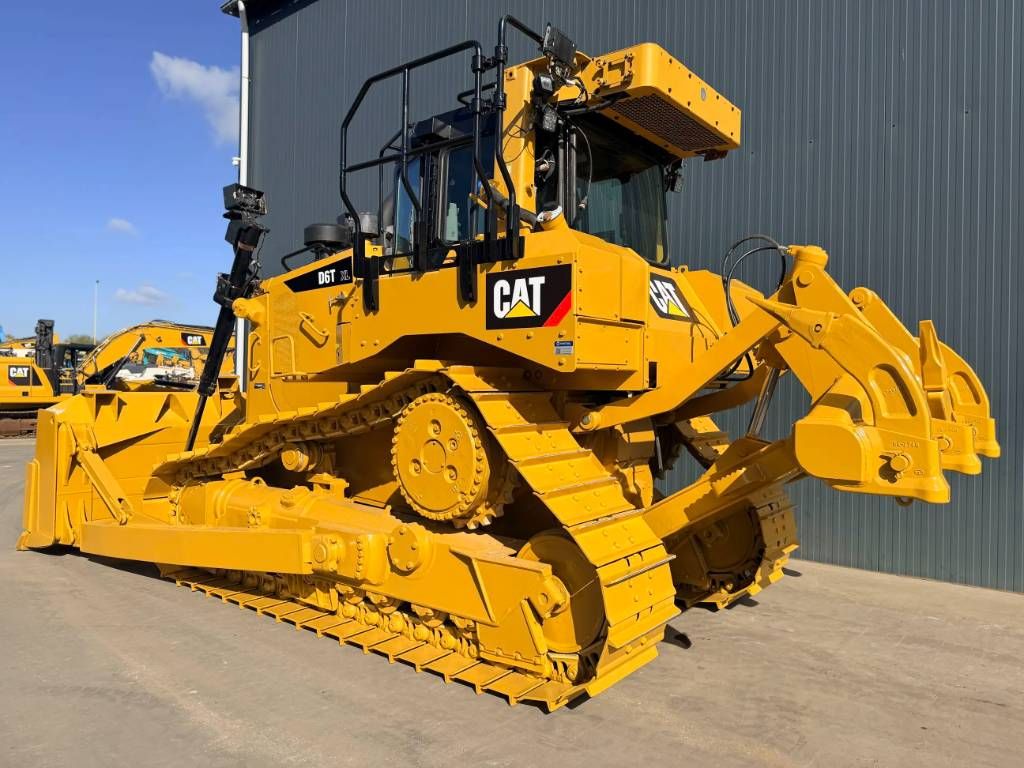 CAT D6T XL