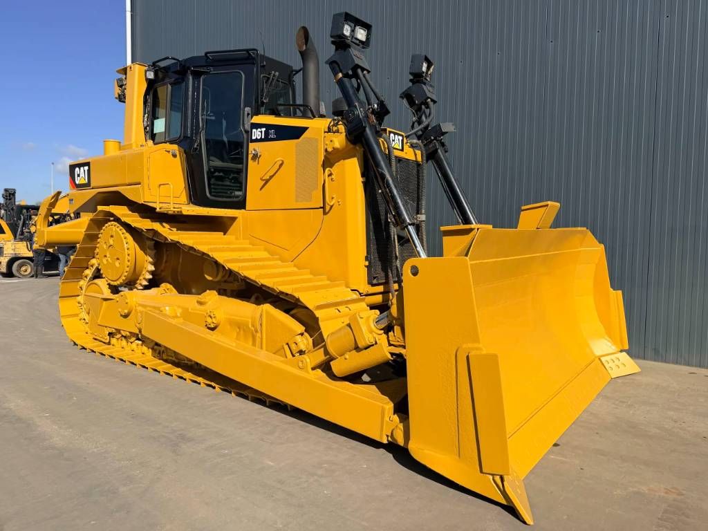 CAT D6T XL