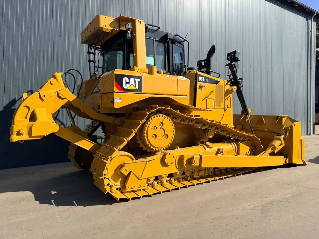 CAT D6T XL