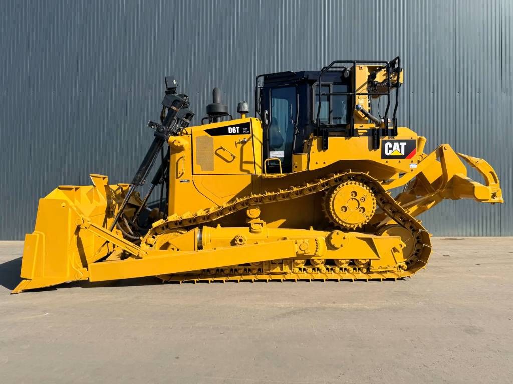 CAT D6T XL