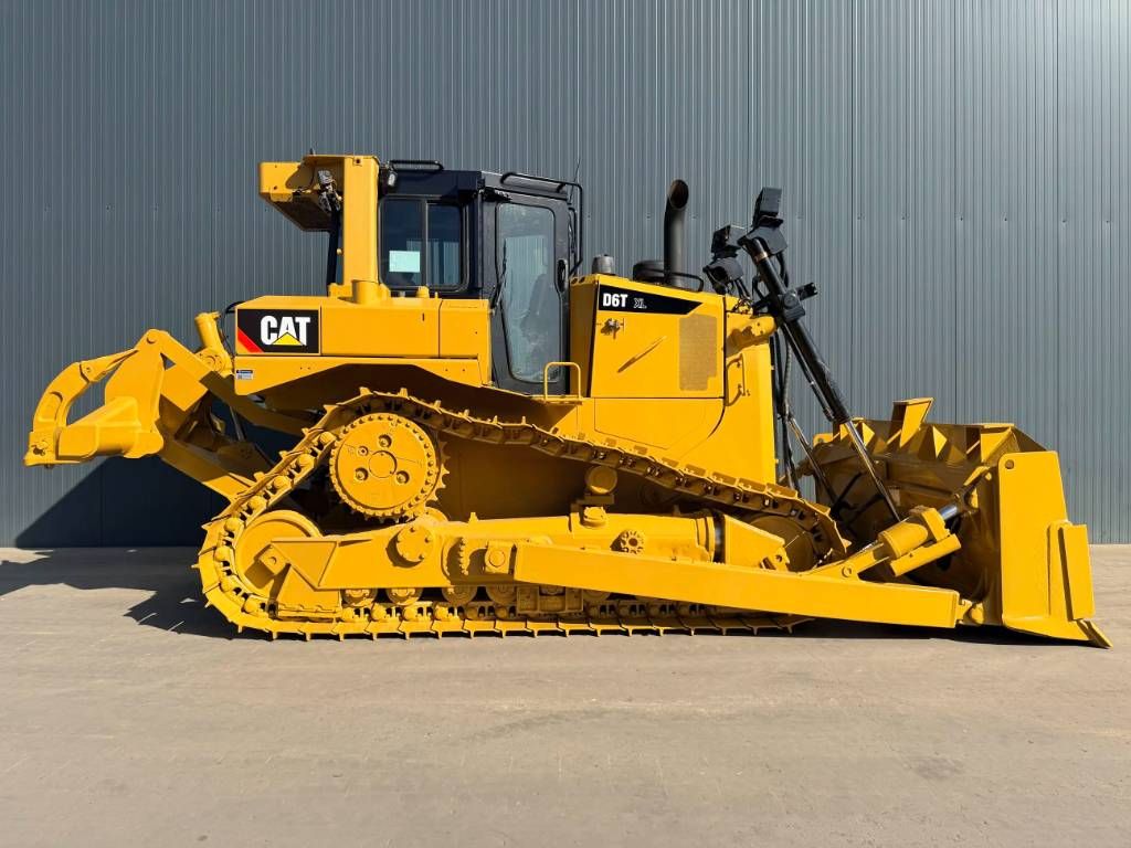 CAT D6T XL