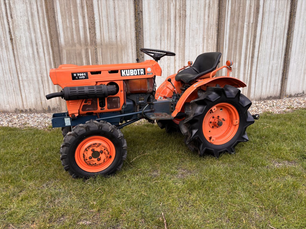 Kubota B7001 4WD