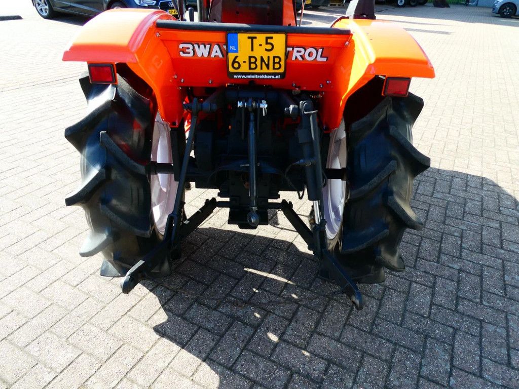 Hinomoto E2004 4wd / 1088 Draaiuren / Miditrekker