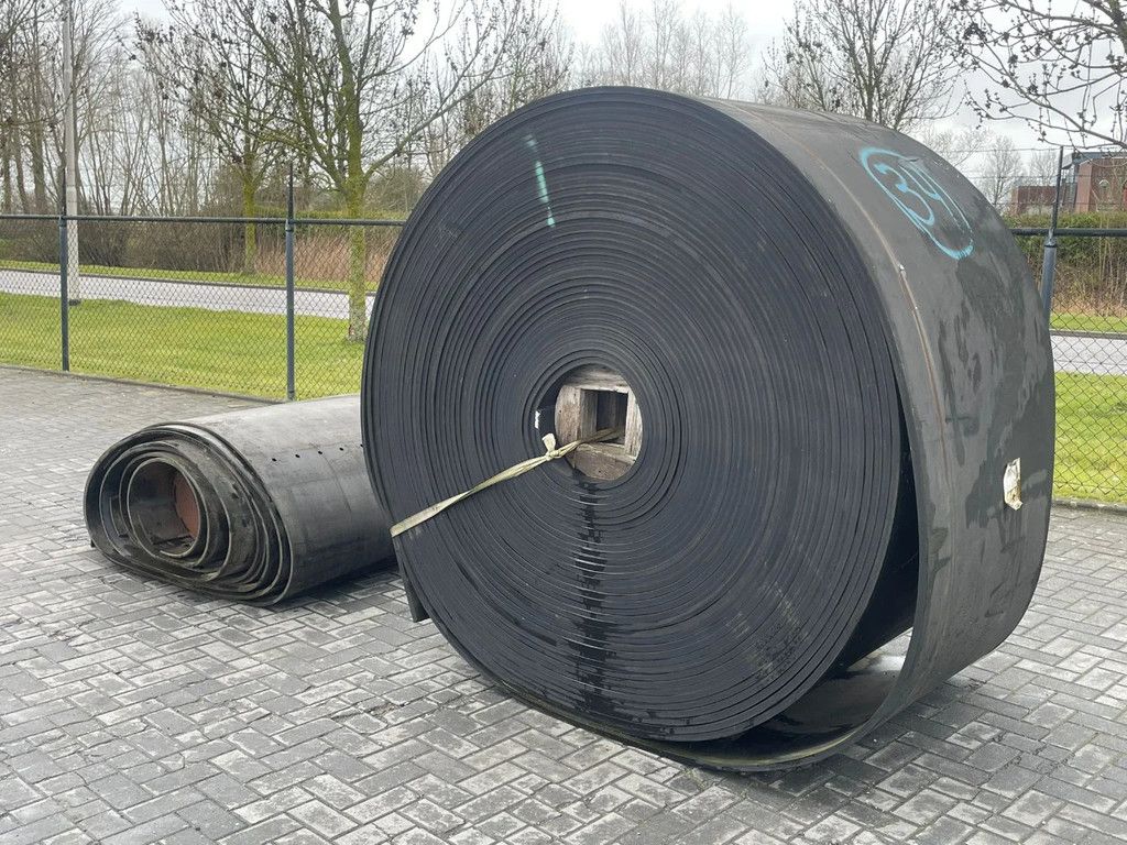 Onbekend COVEYOR BELT | TRANSPORTBAND | RUBBER ROLL | 125X1.2 M