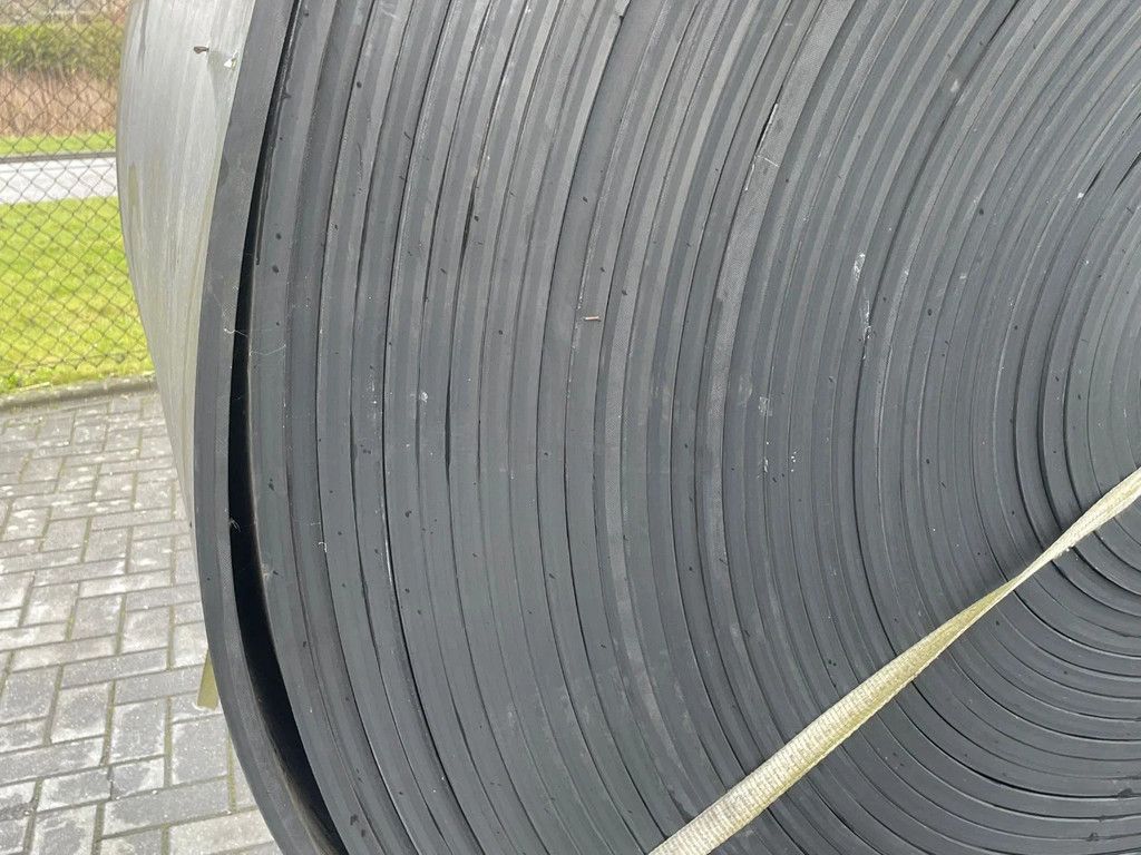 Onbekend COVEYOR BELT | TRANSPORTBAND | RUBBER ROLL | 125X1.2 M