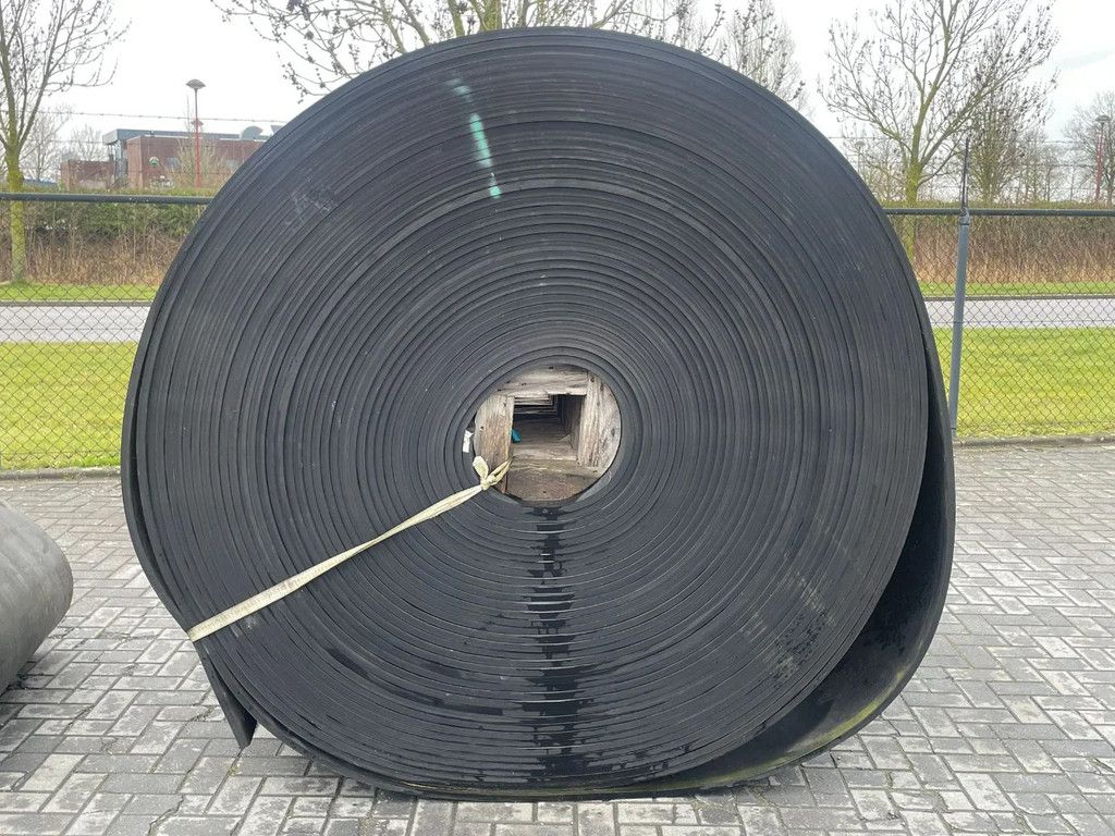 Onbekend COVEYOR BELT | TRANSPORTBAND | RUBBER ROLL | 125X1.2 M