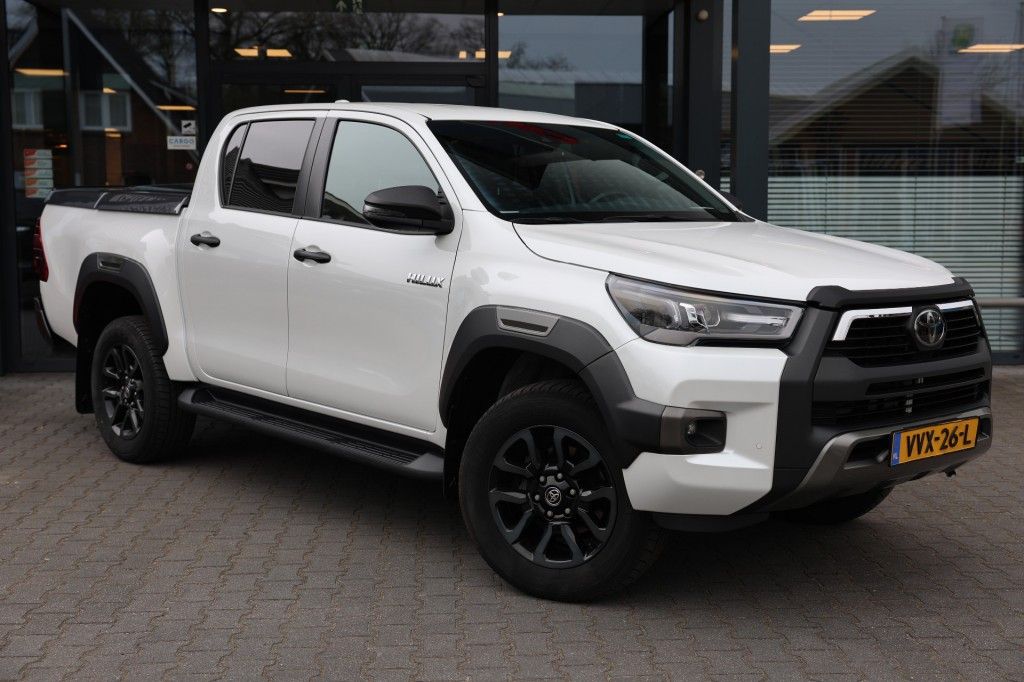 Toyota Hilux 2.8 D-4D DUBBEL CABIN INVINCIBLE BE TREKKER 5 SITZ A/T 4WD VAN