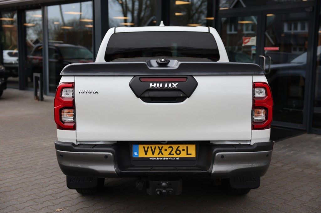 Toyota Hilux 2.8 D-4D DUBBEL CABIN INVINCIBLE BE TREKKER 5 SITZ A/T 4WD VAN