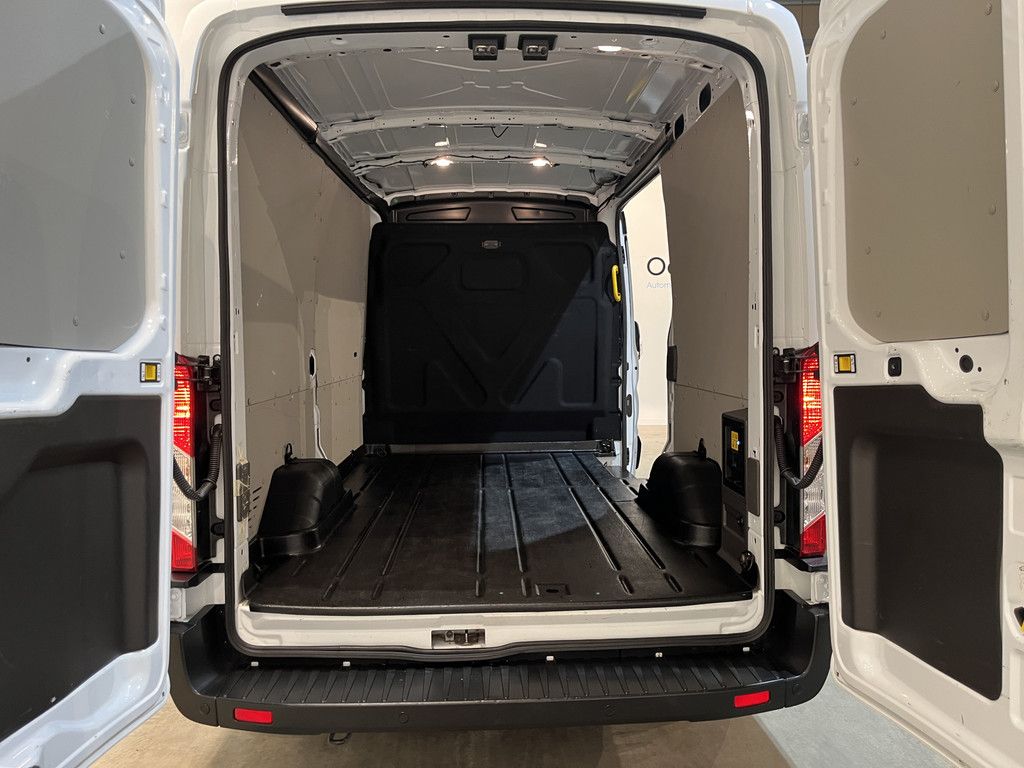 Ford E-Transit 390 (3500 kg) L2H2 Trend 68 kWh / 100% Elektrisch !! / Airco / Cruise Control / CarPlay / Camera / Navigatie / 3-Zits /