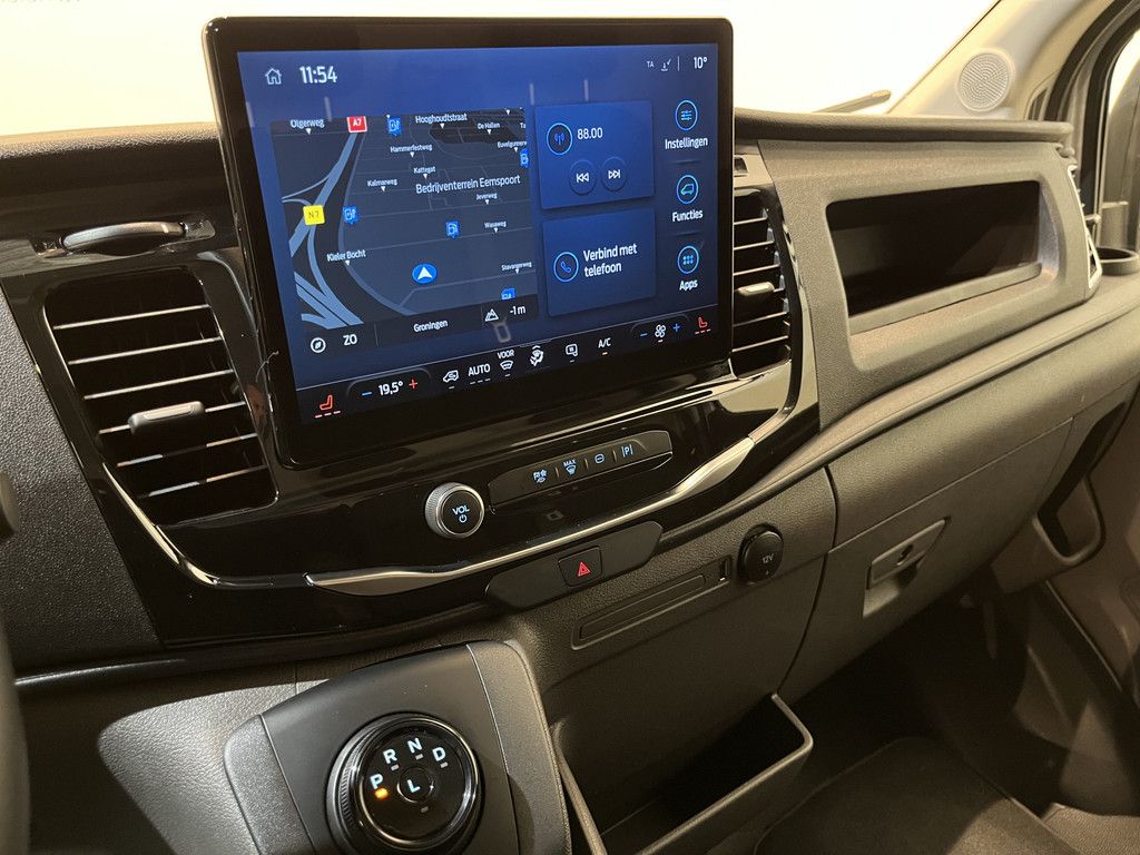 Ford E-Transit 390 (3500 kg) L2H2 Trend 68 kWh / 100% Elektrisch !! / Airco / Cruise Control / CarPlay / Camera / Navigatie / 3-Zits /