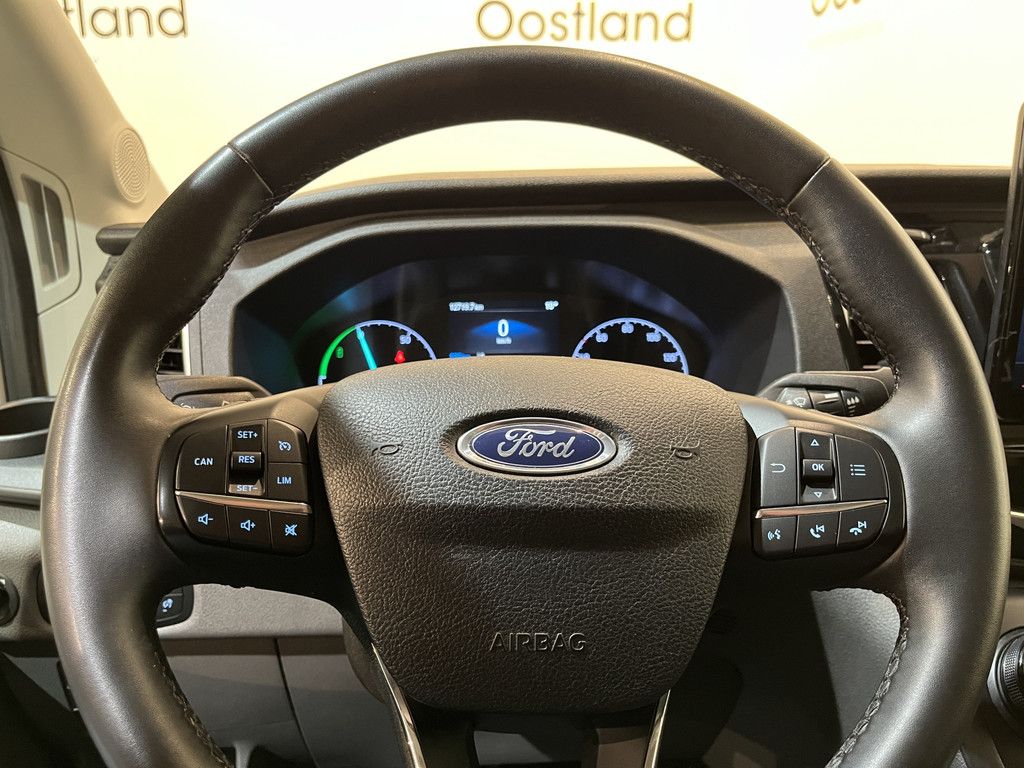 Ford E-Transit 390 (3500 kg) L2H2 Trend 68 kWh / 100% Elektrisch !! / Airco / Cruise Control / CarPlay / Camera / Navigatie / 3-Zits /