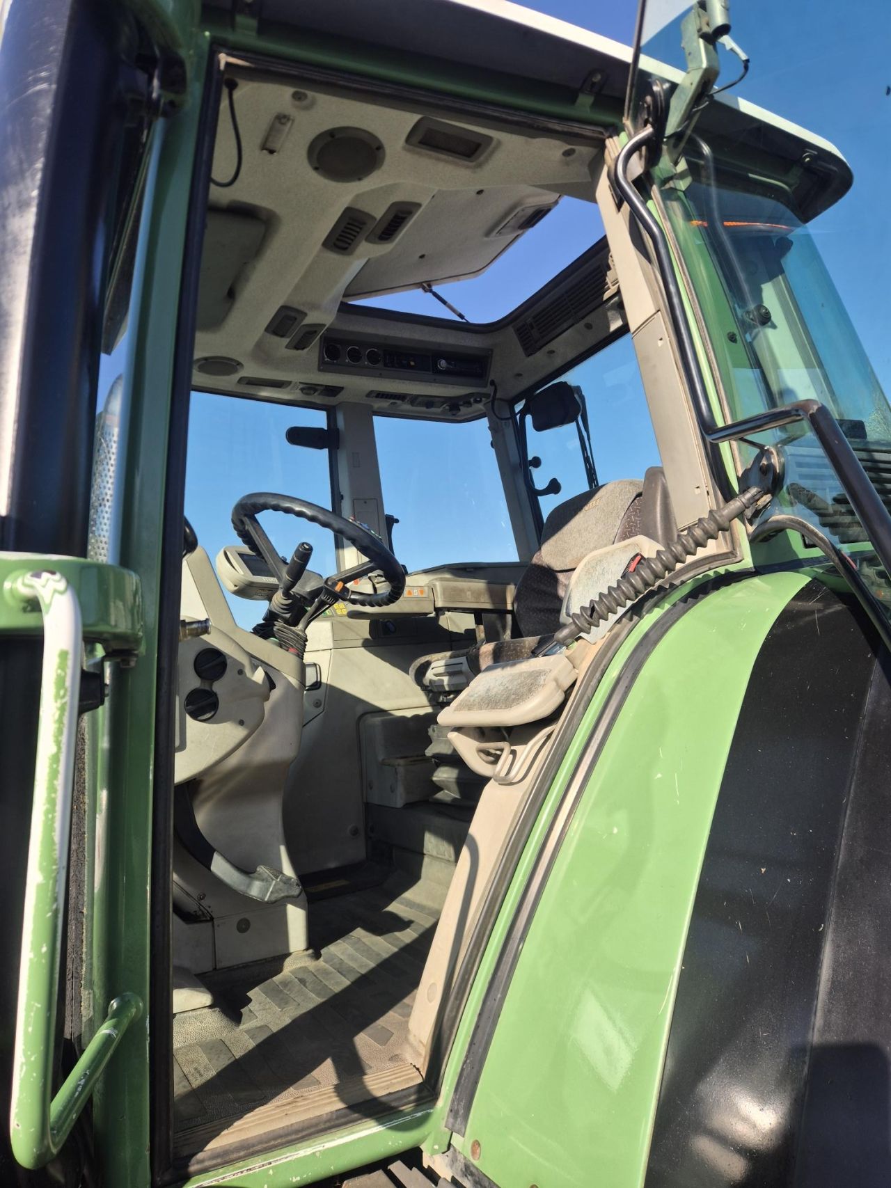 Nette fendt 712 tms com 3