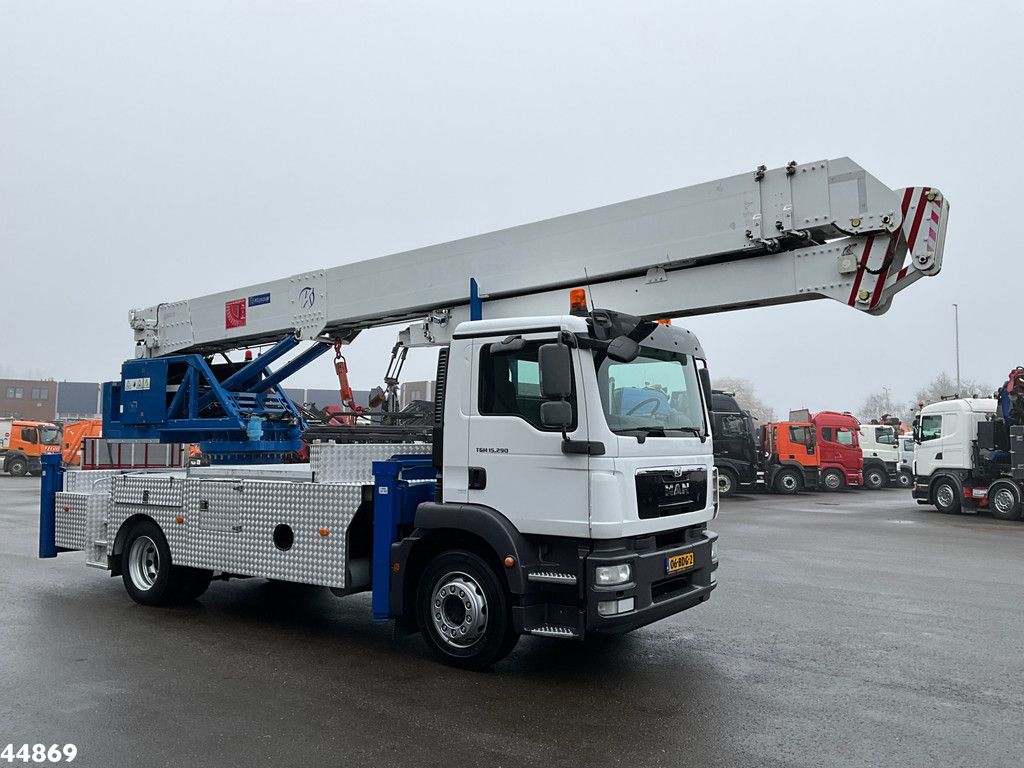 Man TGM 15.290 Klaas 35 meter Dachdecker Kran