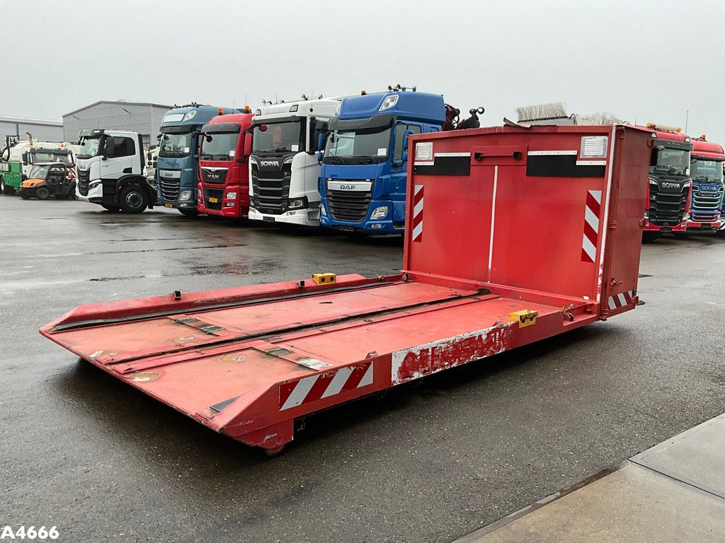 Flatcontainer met opbergruimte