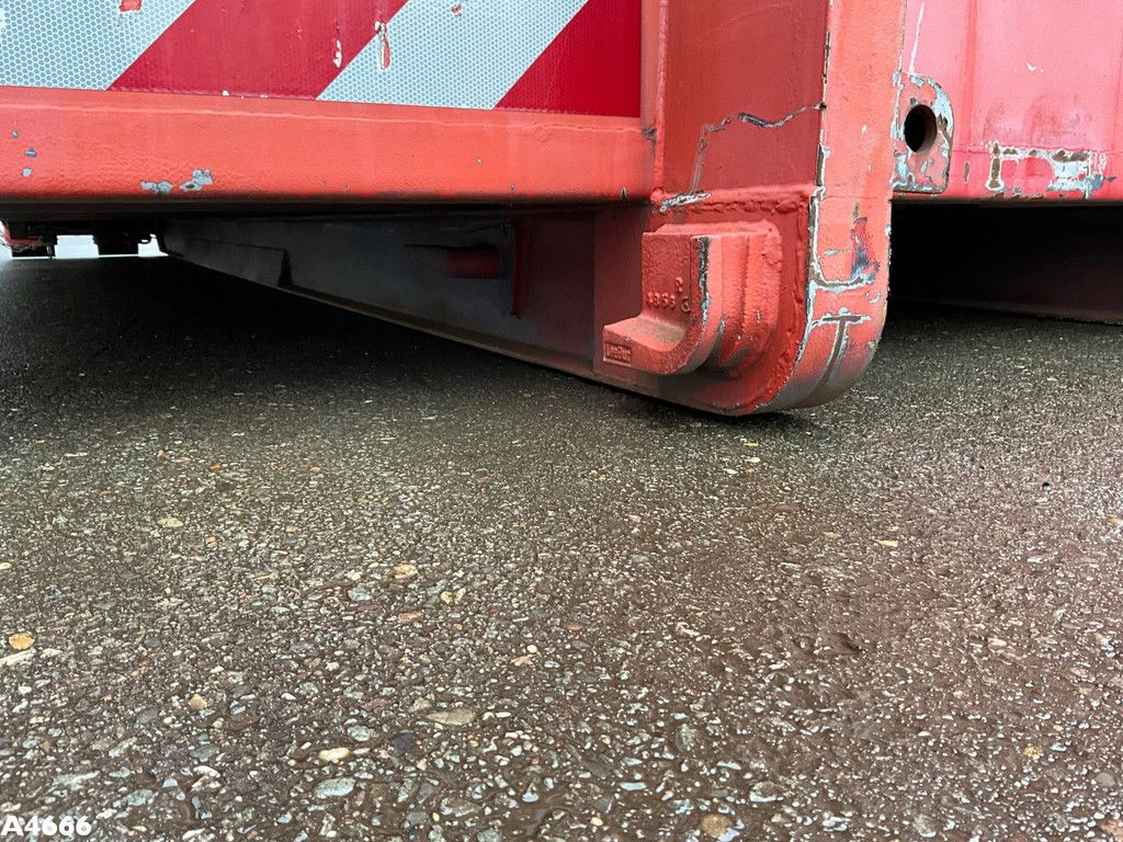 Flatcontainer met opbergruimte