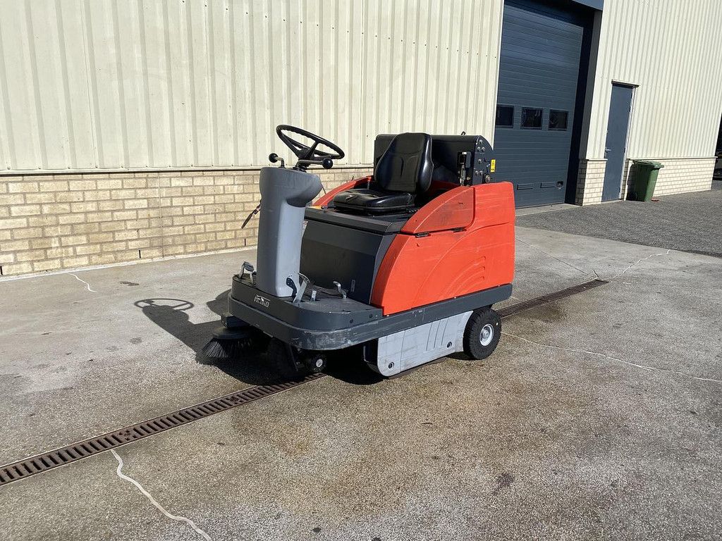 2015 Hako Sweepmaster P980 RH, Veegmachine