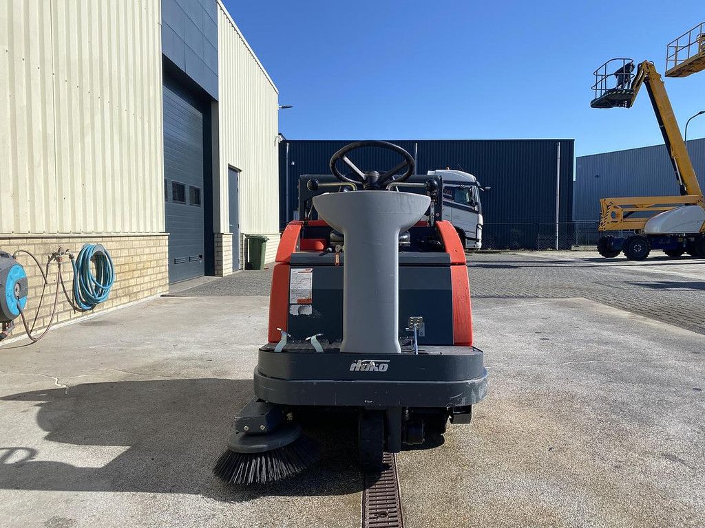 2015 Hako Sweepmaster P980 RH, Veegmachine