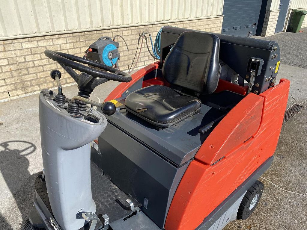 2015 Hako Sweepmaster P980 RH, Veegmachine