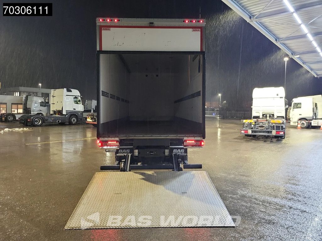 Renault T T 380 4X2 19tonner 2000kg Ladebordwand Full Air suspension Automatic Euro 6