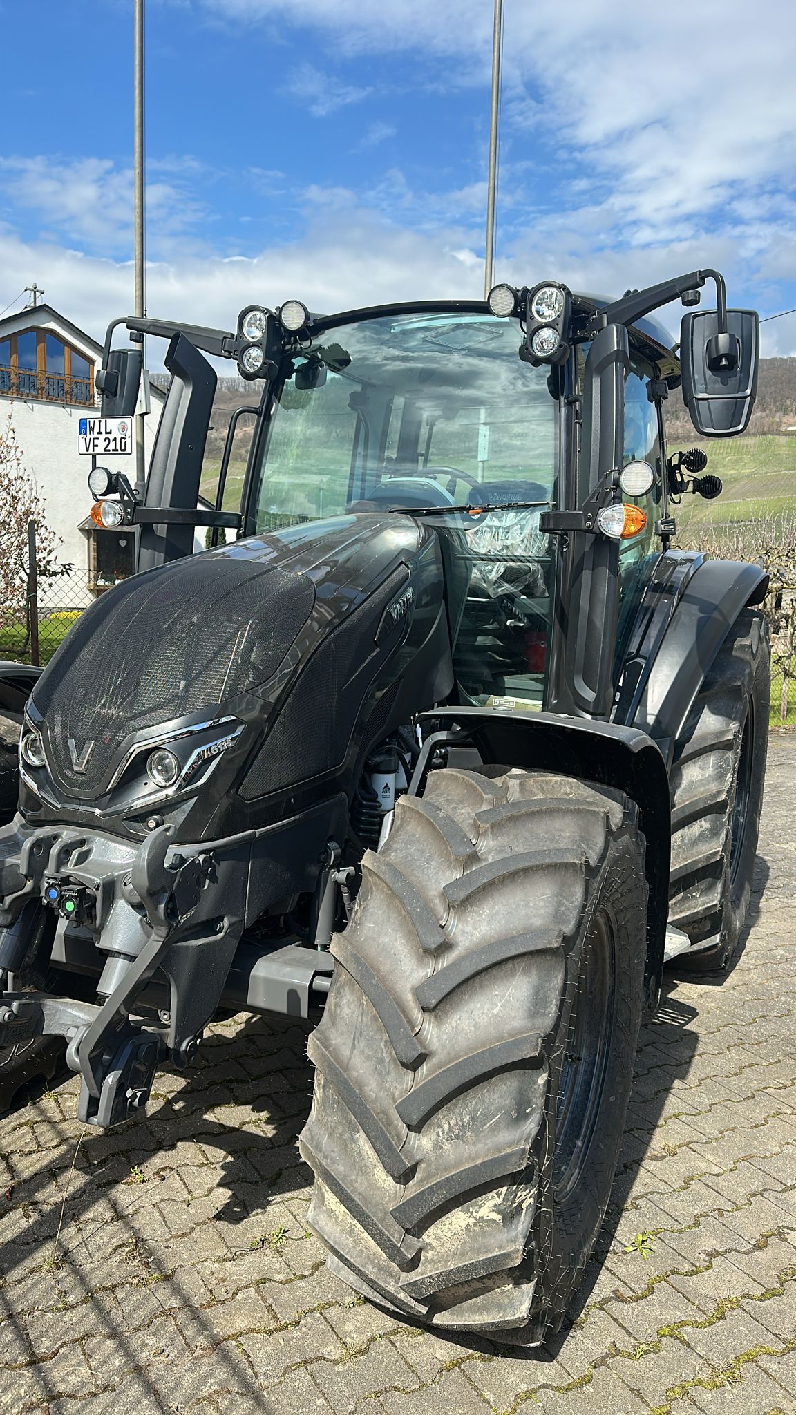 Valtra G125 Active met kruipbak