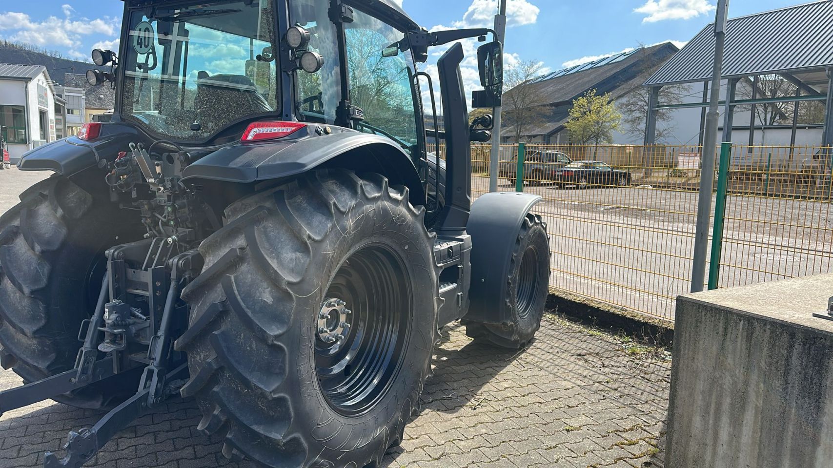Valtra G125 Active met kruipbak