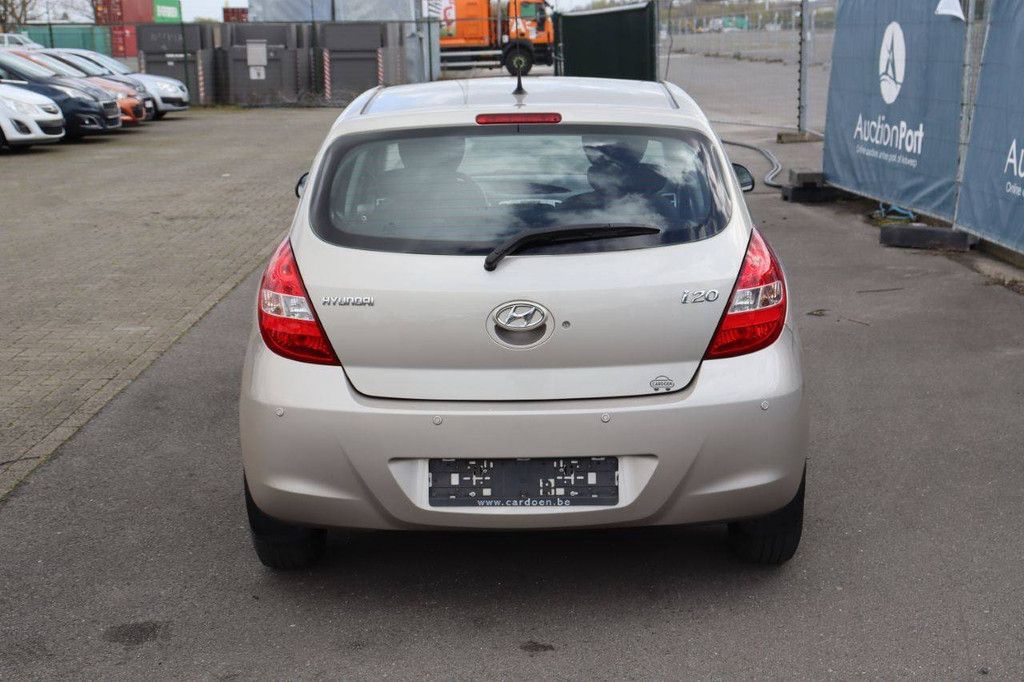 Hyundai i20 Petrol 78hp Passenger Car 2012 (Margin)
