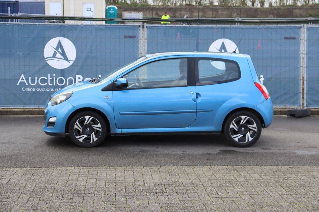 Passenger car Renault Twingo Petrol 75hp 2013 (Margin)