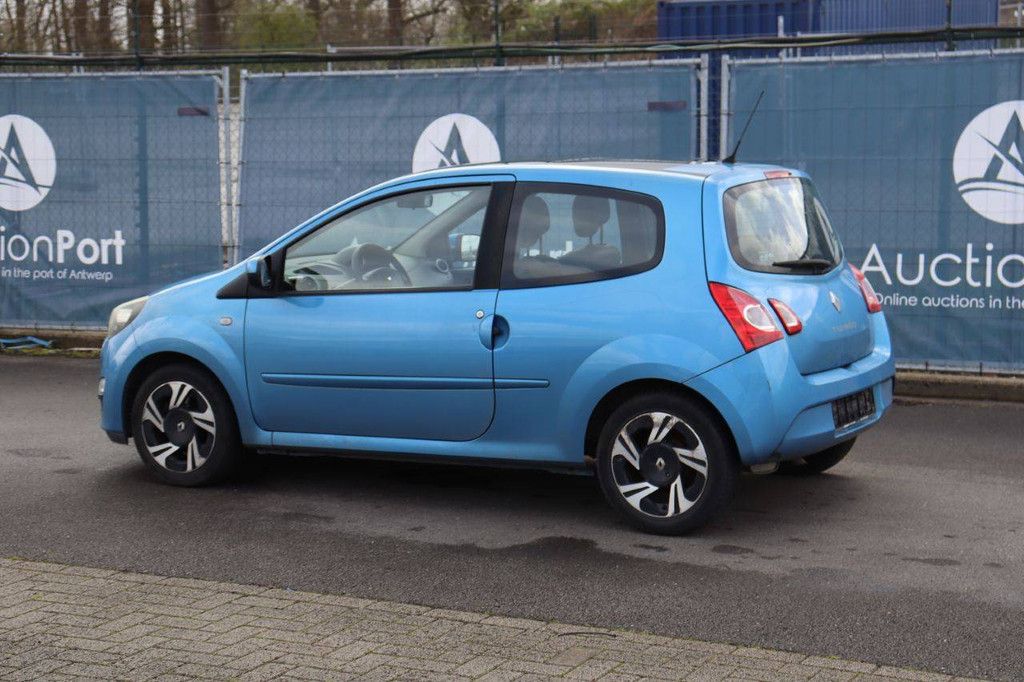 Passenger car Renault Twingo Petrol 75hp 2013 (Margin)