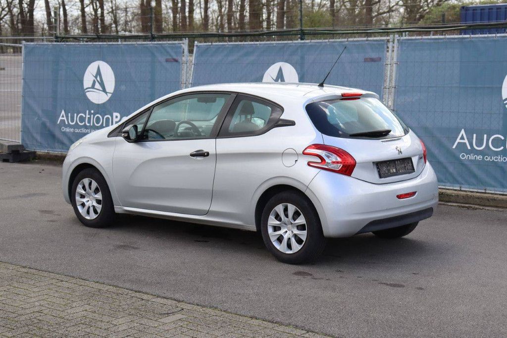 Pkw Peugeot 208 Benzin 82 PS 2015 (Margin)
