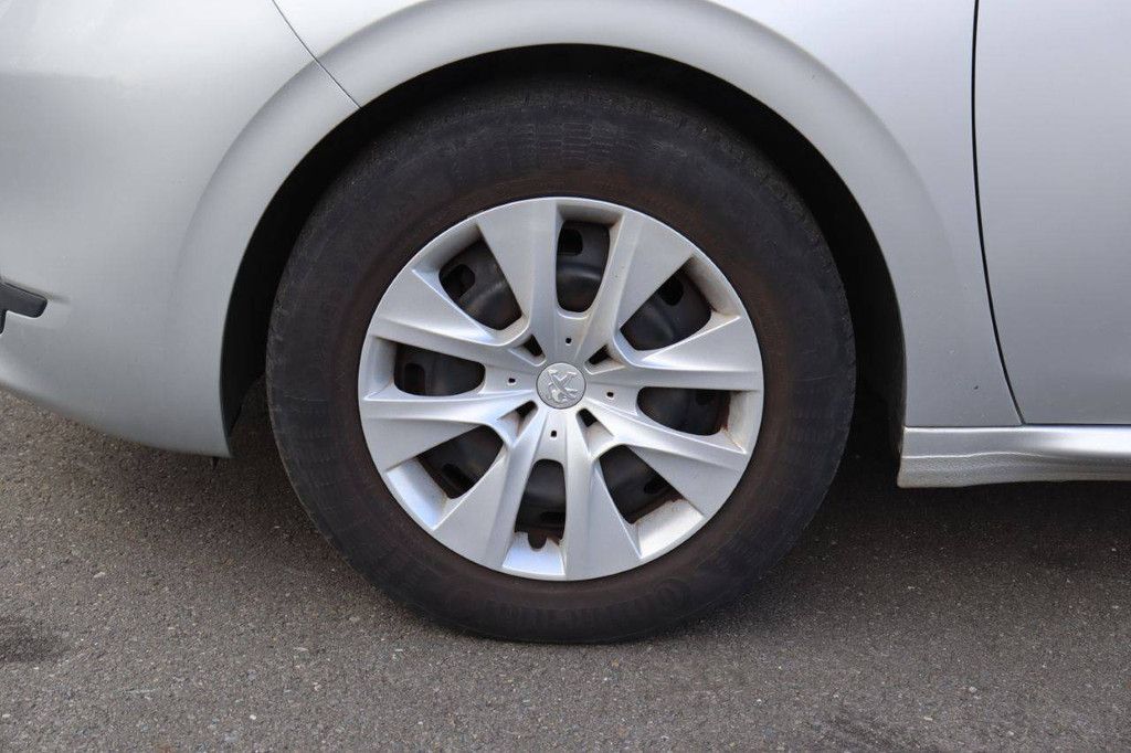 Pkw Peugeot 208 Benzin 82 PS 2015 (Margin)