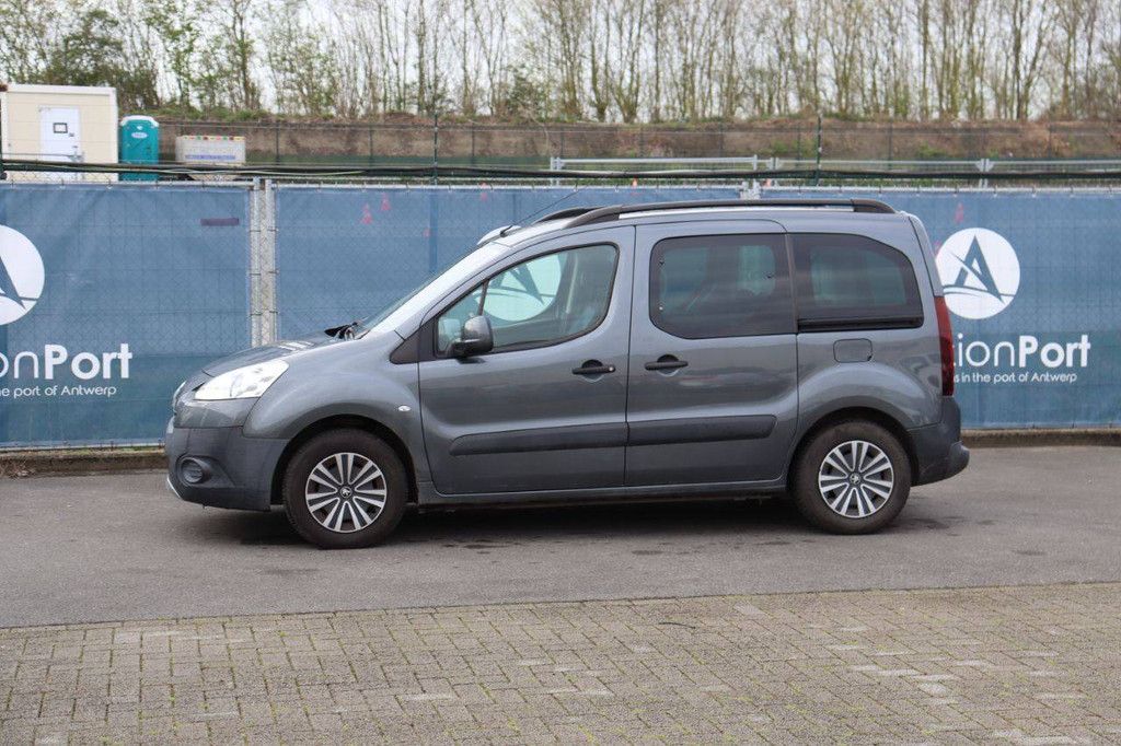 Passenger car Peugeot Partner Petrol 98hp 2013 (Margin)